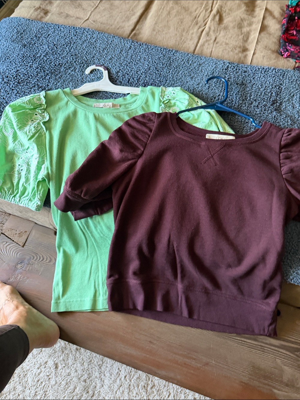 Womens Puff-Sleeve Top and Short-Sleeve Sweatshirt Set - Green & Maroon